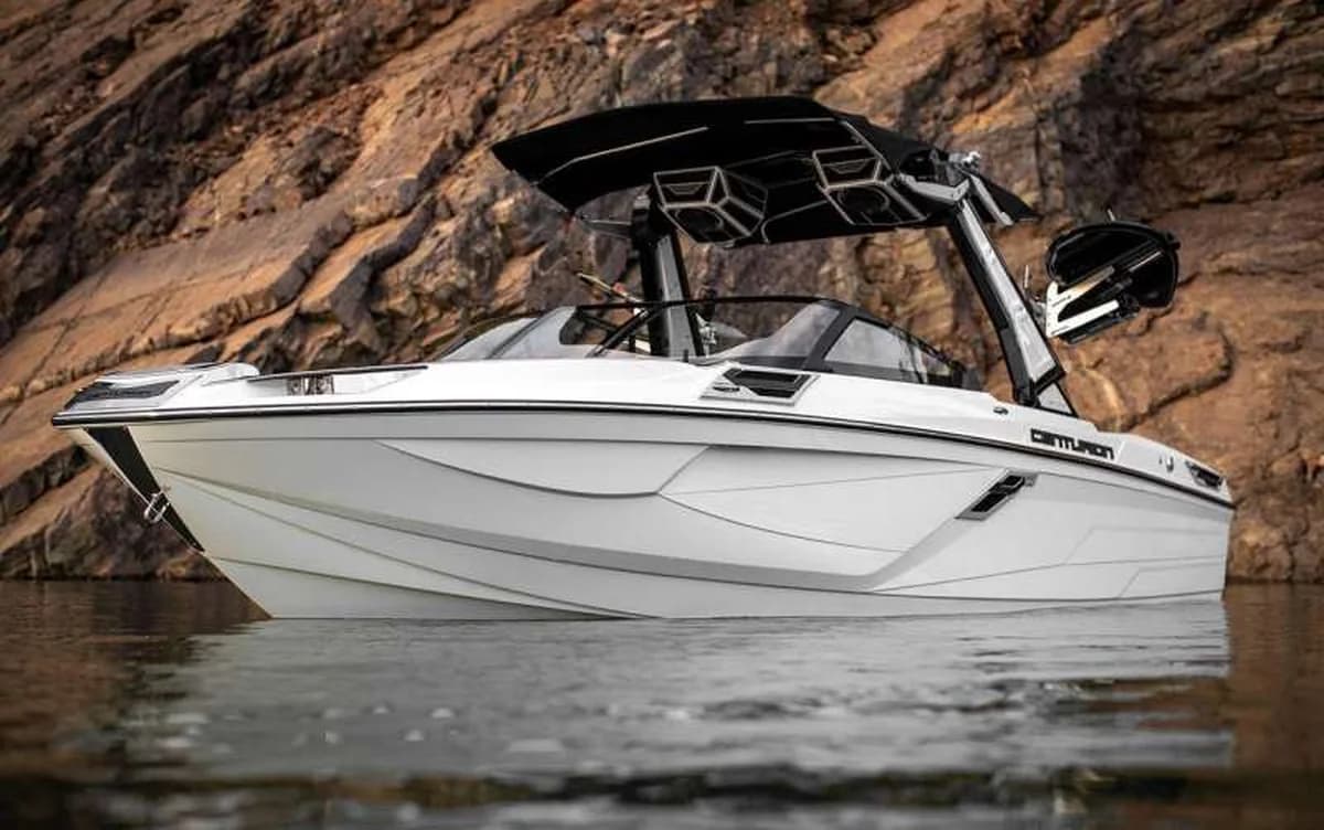 Centurion Ri245 wake surf boat on Lake Wakatipu, Queenstown